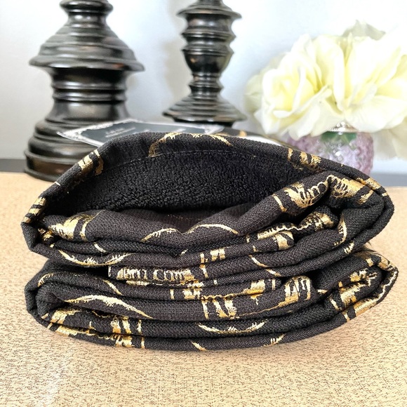 NWT SET OF 2 SKULL 💀 Gold Foil Bathroom Hand Towels - Picture 4 of 7